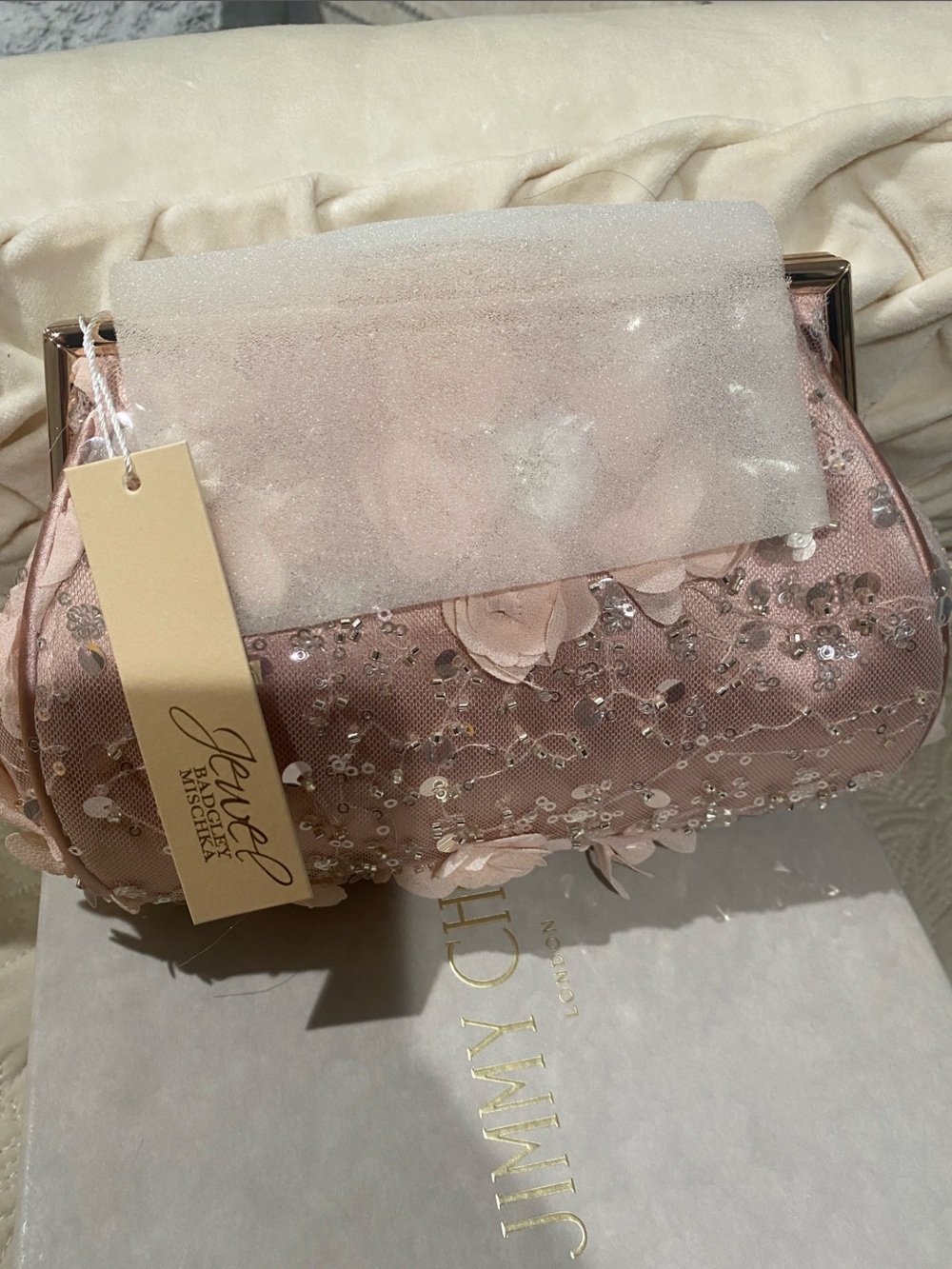 Jewel Badgley
Mischka
Bea Couture Pouch Clutch - Picture 5 of 5